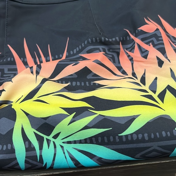 NWT! O’Neill Hyperfreak board shorts. At the knee. - Picture 12 of 13